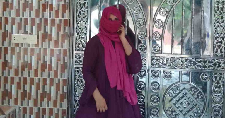 স্ত্রীর দাবিতে কলেজ ছাত্রীর অনশন