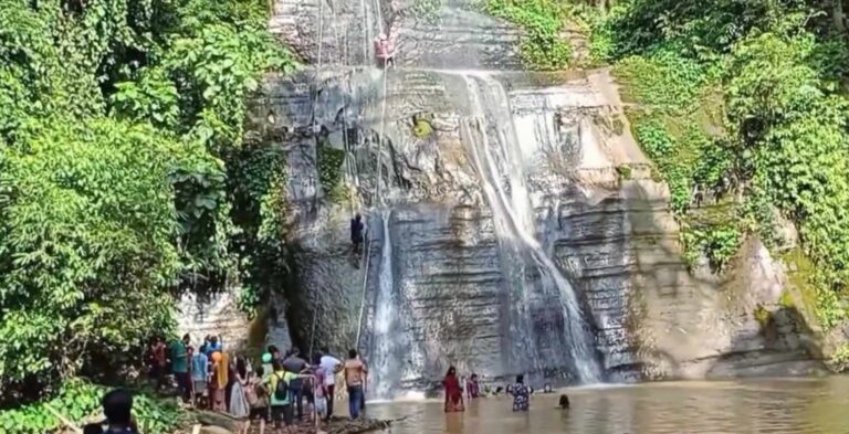 প্রকৃতিপ্রেমী পর্যটকদের আকর্ষণীয় স্থান হামহাম জলপ্রপাত