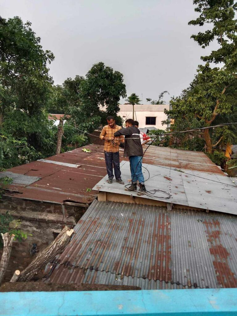 লাখাইয়ে ৪৮ ঘন্টা পর ৯০ ভাগ বিদ্যুৎ গ্রাহক পেল বিদ্যুৎ