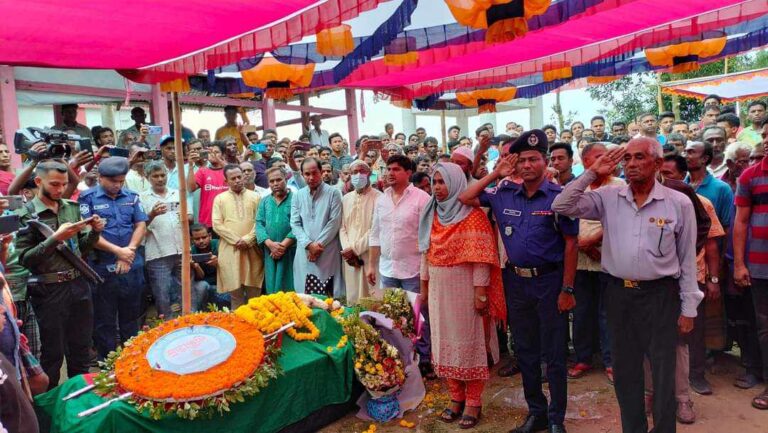 বীরমুক্তিযোদ্ধা রাষ্ট্রীয় মর্যাদায় অন্তেষ্টিক্রিয়া সম্পন্ন