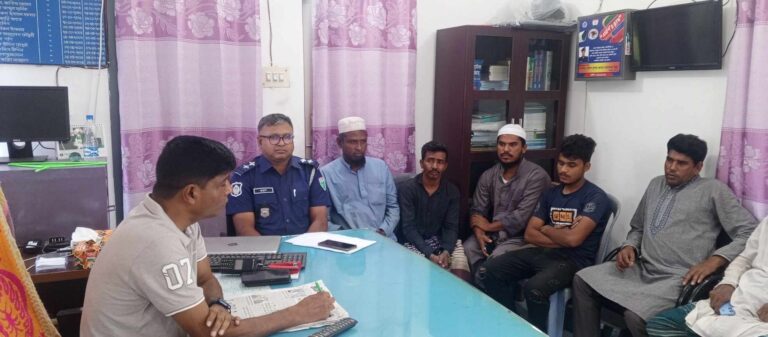 লাখাইয়ে চোর প্রতিরোধে ভাঙারী ব্যসায়ীদের সাথে ওসি’র মতবিনিময়