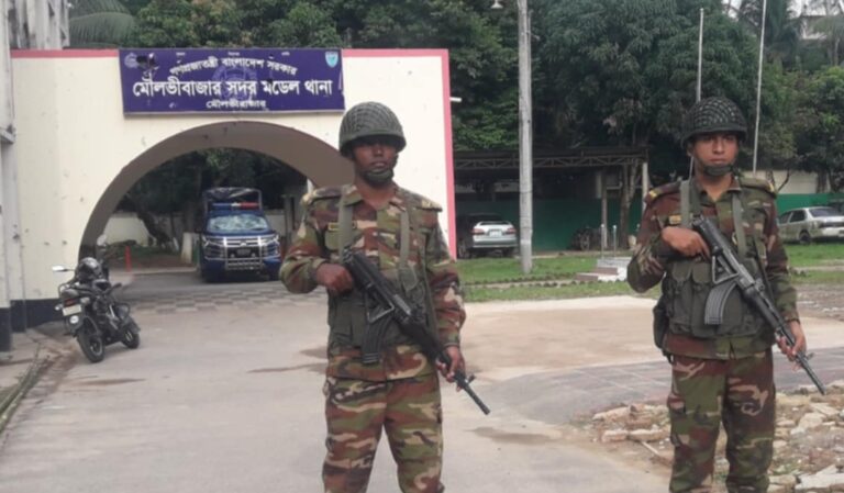 মৌলভীবাজার সেনাবাহিনীর সহায়তায় পুলিশি কার্যক্রম শুরু